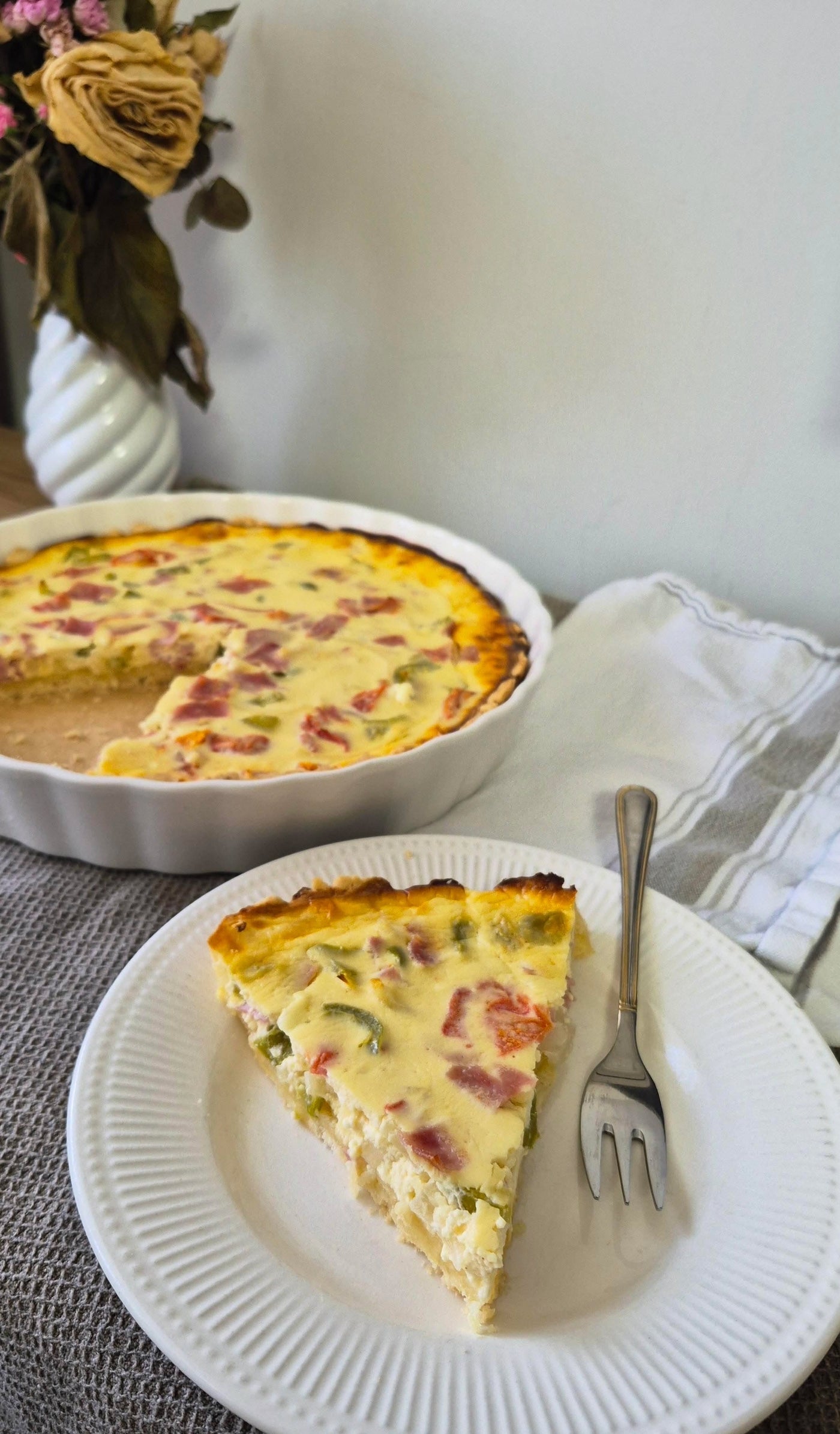 Slana pita s šunko in zelenjavo brez glutena