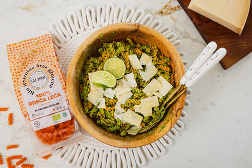 Red lentil pasta with spinach pesto